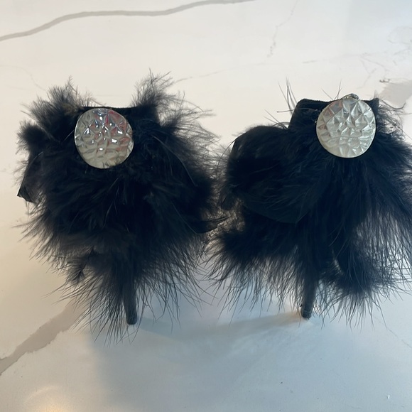 Pelle Moda Redesigned by Kim Savage - Picture 5 of 9